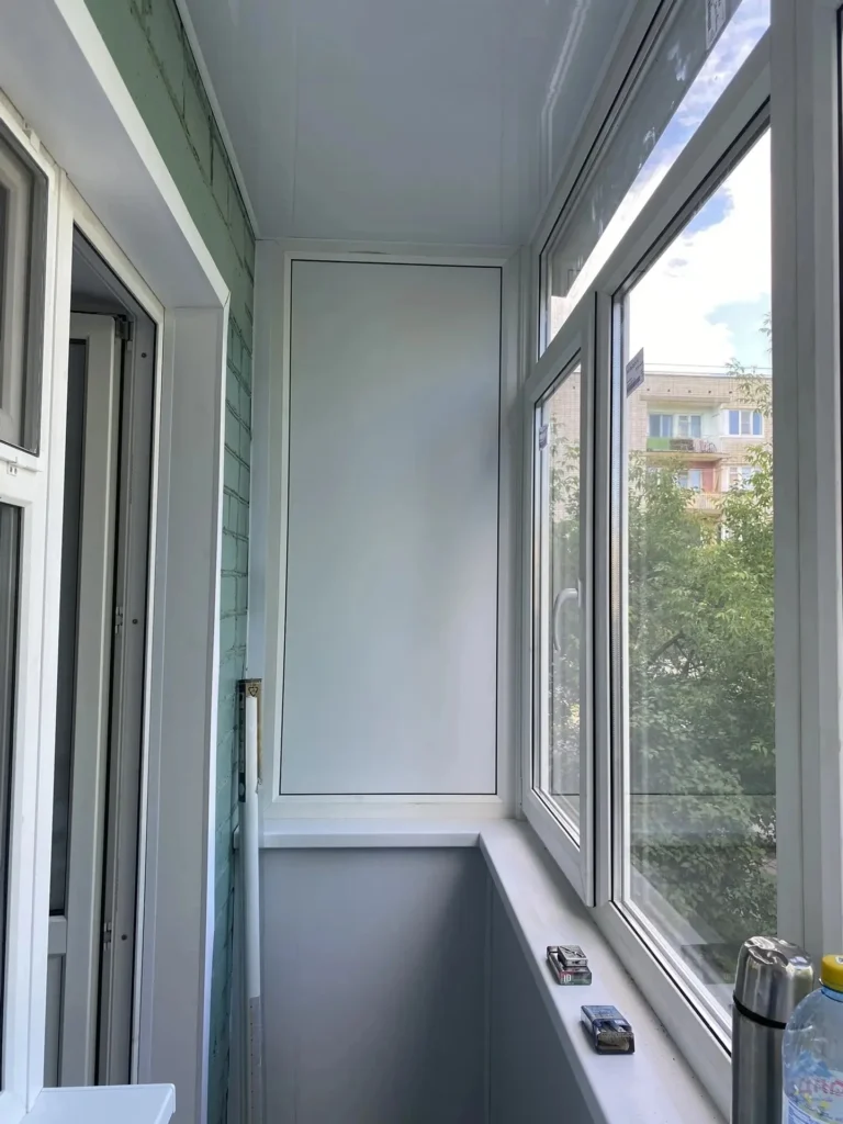Остекление балкона в кирпичном доме